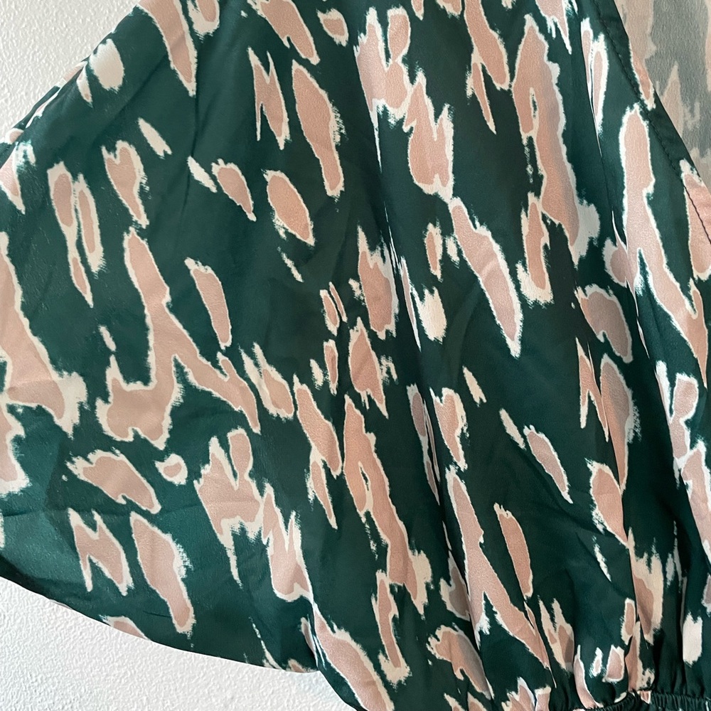 CUPSHE Green Tan Print Surplice V Neck Elastic Waist Cover‎ Up Dress  Size Small - Picture 5 of 8